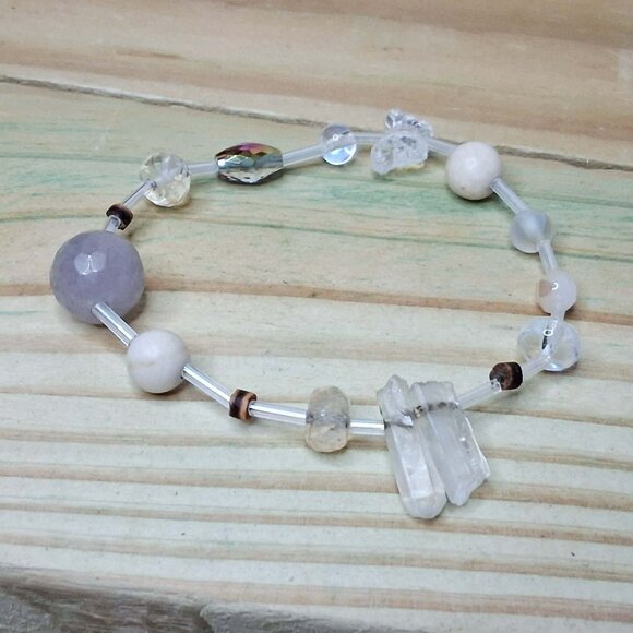 Dainty quartz beaded stretch bracelet - Picture 2 of 2